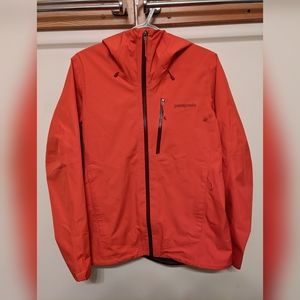 Patagonia Women's Calcite Gore-tex Rain Jacket in Catalan Coral